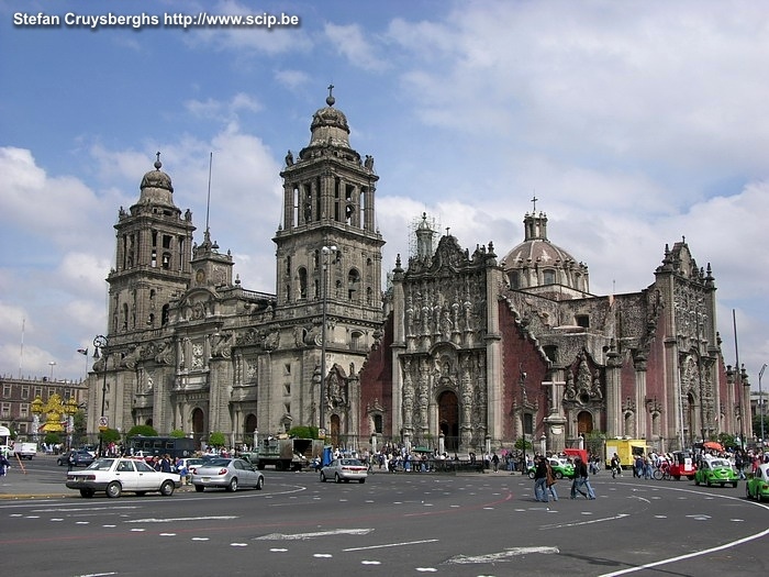 Mexico City - Kathedraal De Catedral Metropolitana is de grootste kerk in Latijns-Amerika en is gelegen op het centrale plein Zócalo. Stefan Cruysberghs